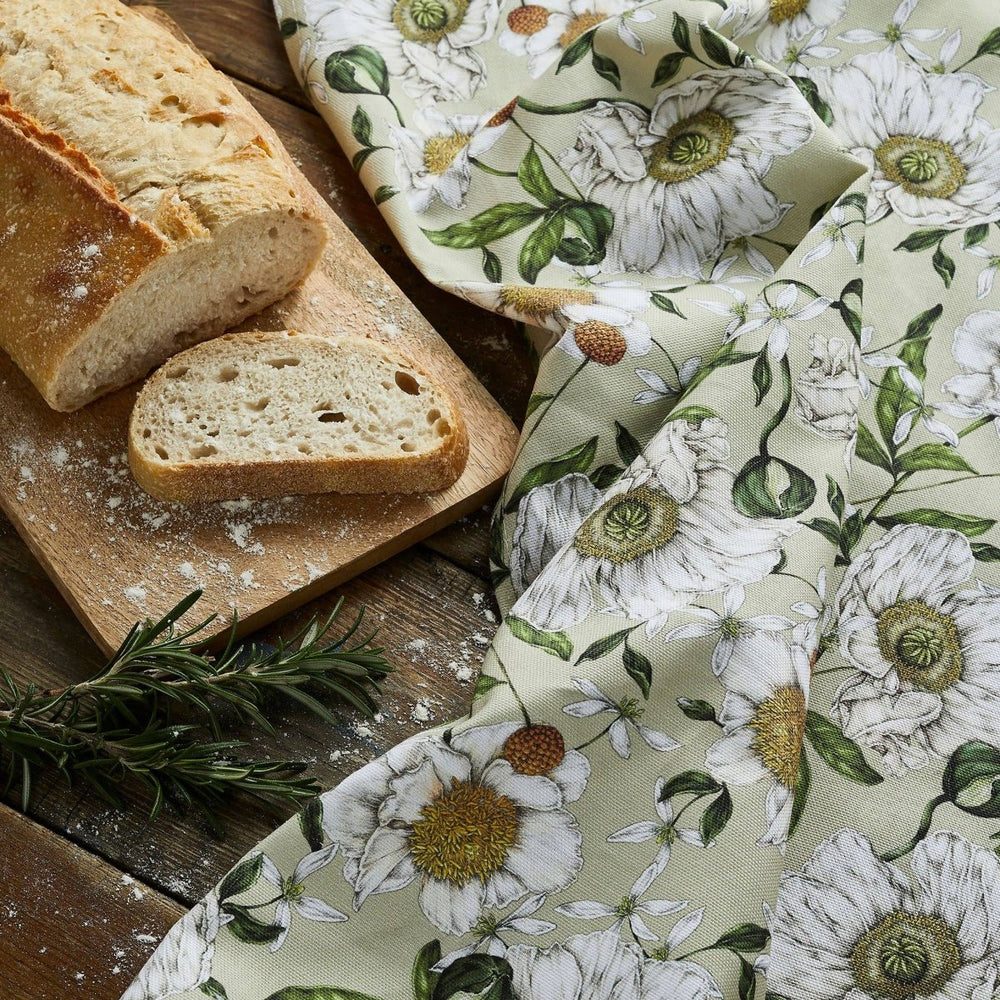 
                      
                        Spring Blossom - Tea Towel - Light Green: Nature's Elegance in Your Kitchen -
                      
                    