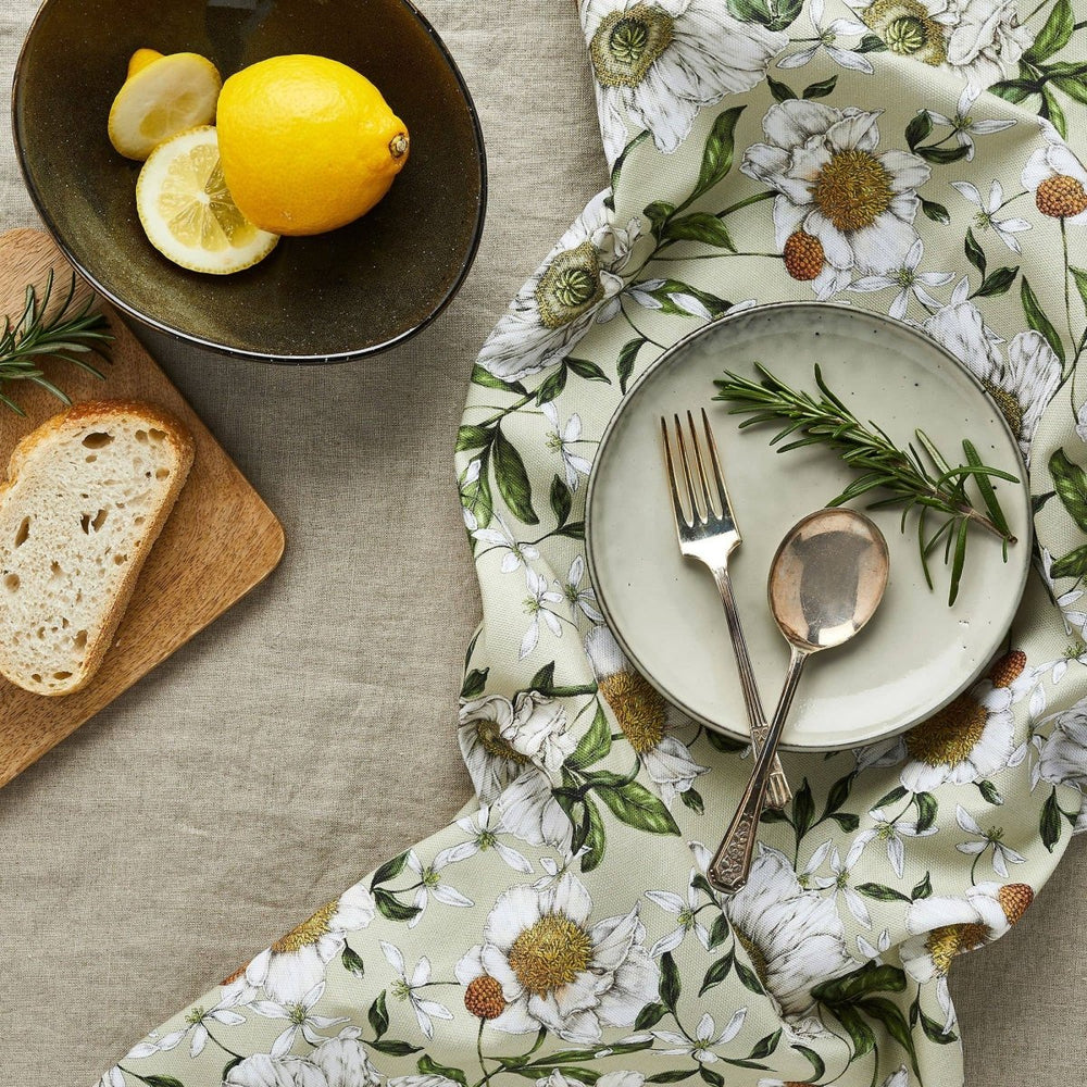 
                      
                        Spring Blossom - Tea Towel - Light Green: Nature's Elegance in Your Kitchen -
                      
                    